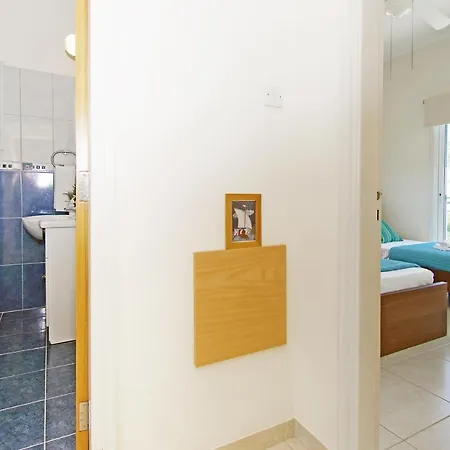 Basil - 50m From Med Sea