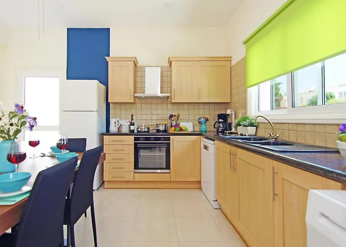 Villa Basil - 50m From Med Sea Ayia Napa