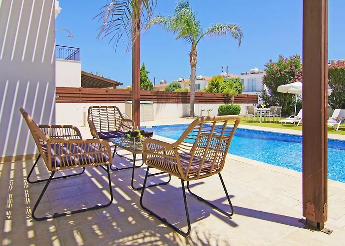 Villa Basil - 50m From Med Sea Ayia Napa