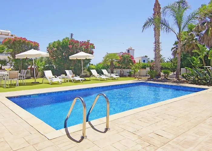 Villa Basil - 50m From Med Sea