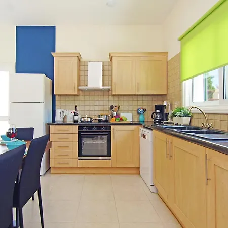 Vila Basil - 50m From Med Sea Ayia Napa