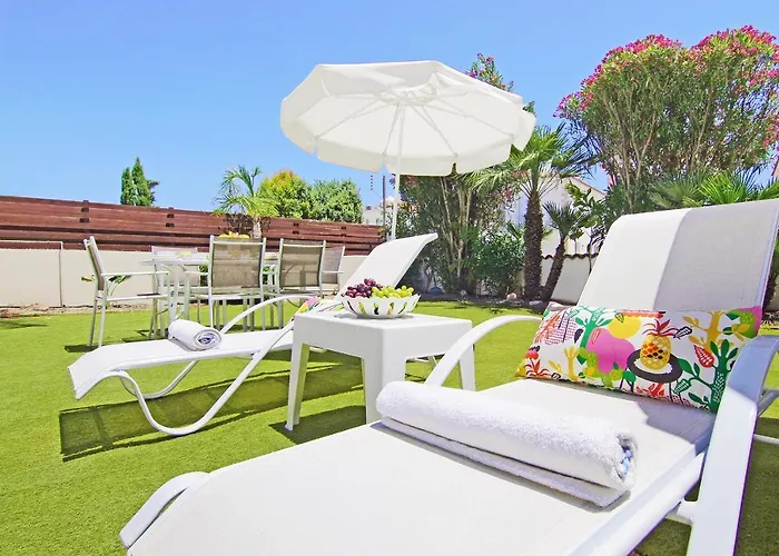 Basil - 50m From Med Sea アヤナパ