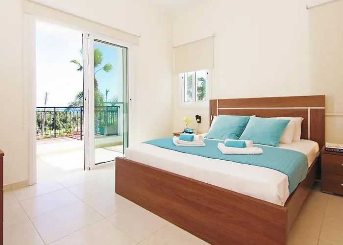 Basil - 50m From Med Sea アヤナパ